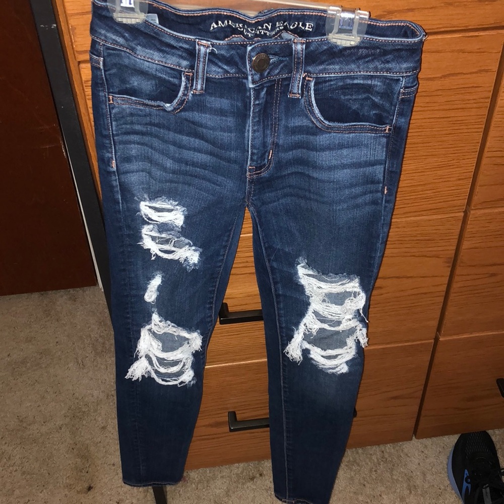 Skinny jeans w/ rips